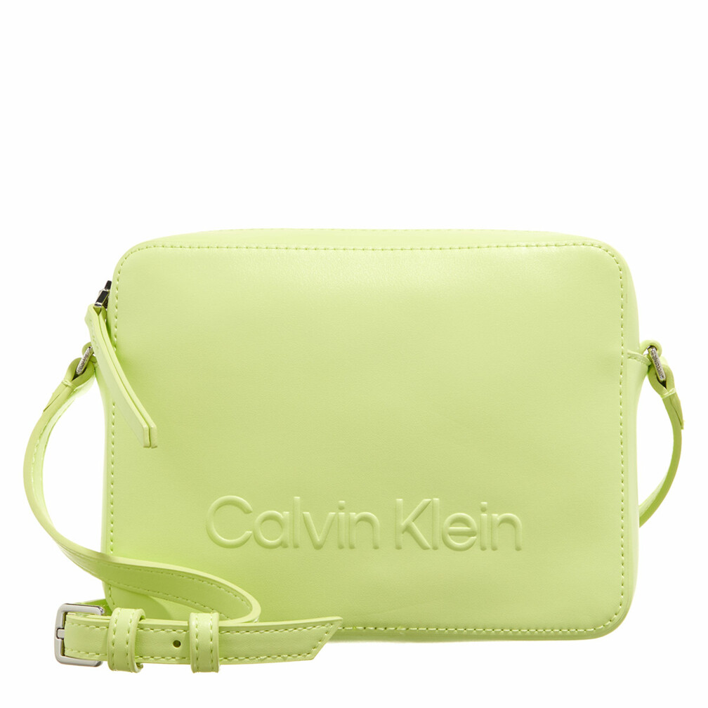 calvin-klein-ck-set-camera-bag-bright-white-kamerav-ska-fashionette