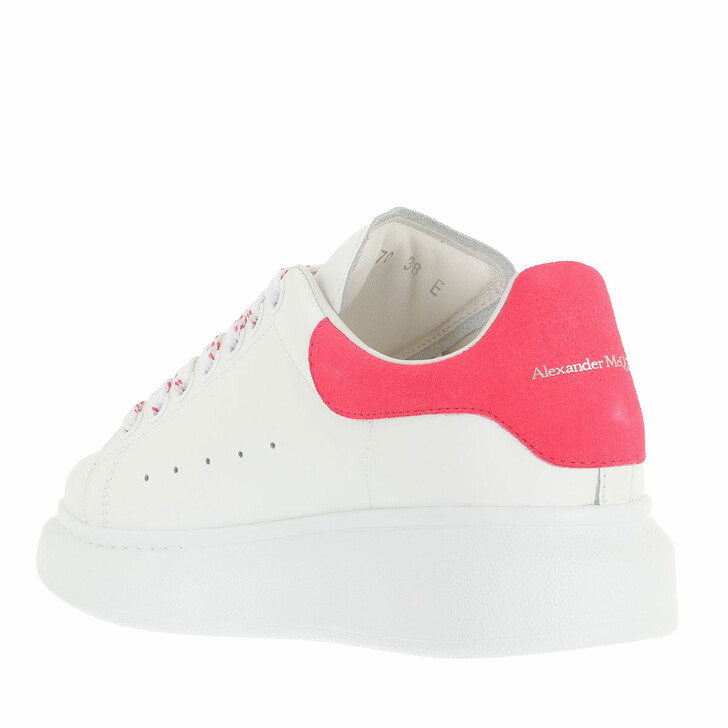 white and red mcqueen